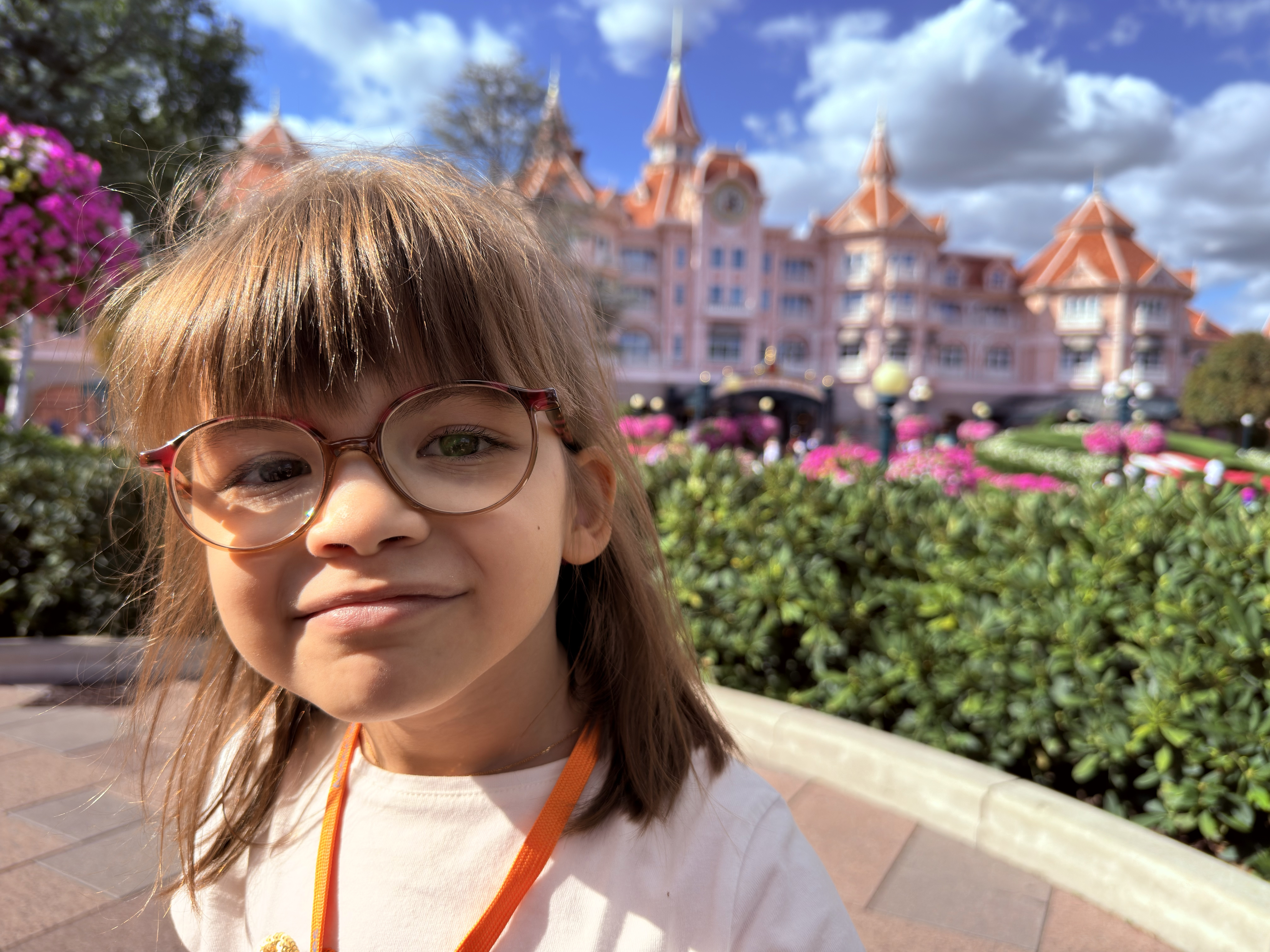 deuxieme photo de Lana devant Disney