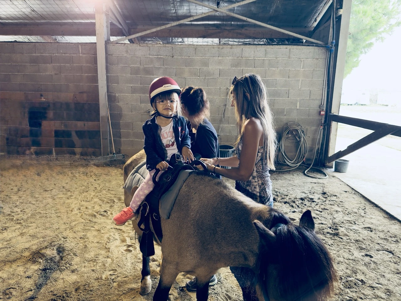 Lana qui fais du poney